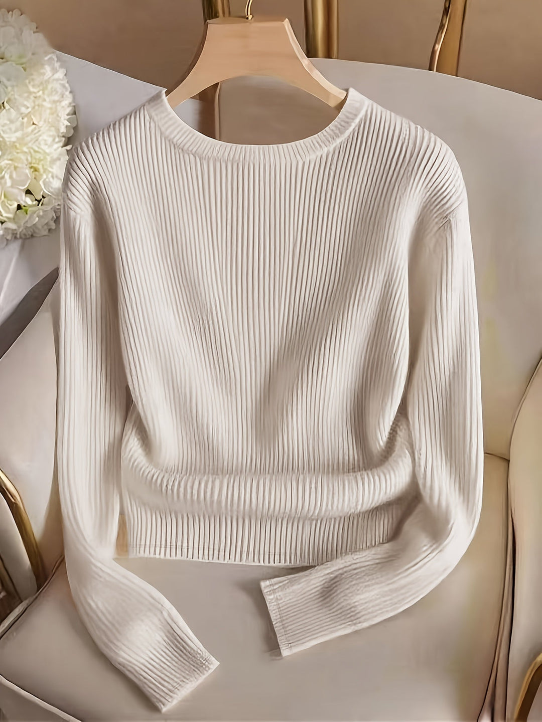 Gretchen | Ribbet Sweater med Knapmanchetter