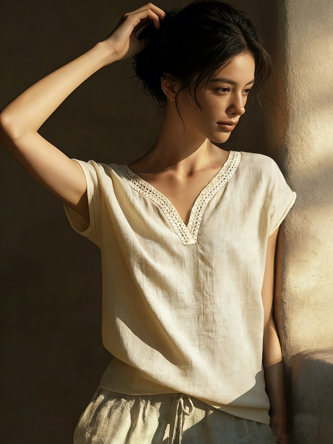Bonnie | Bluse med V-hals og Blondekant