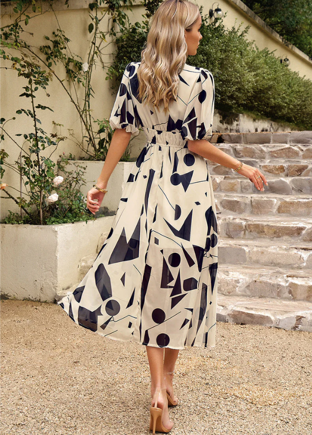Estella | Flatterende Blomster Midi Kjole