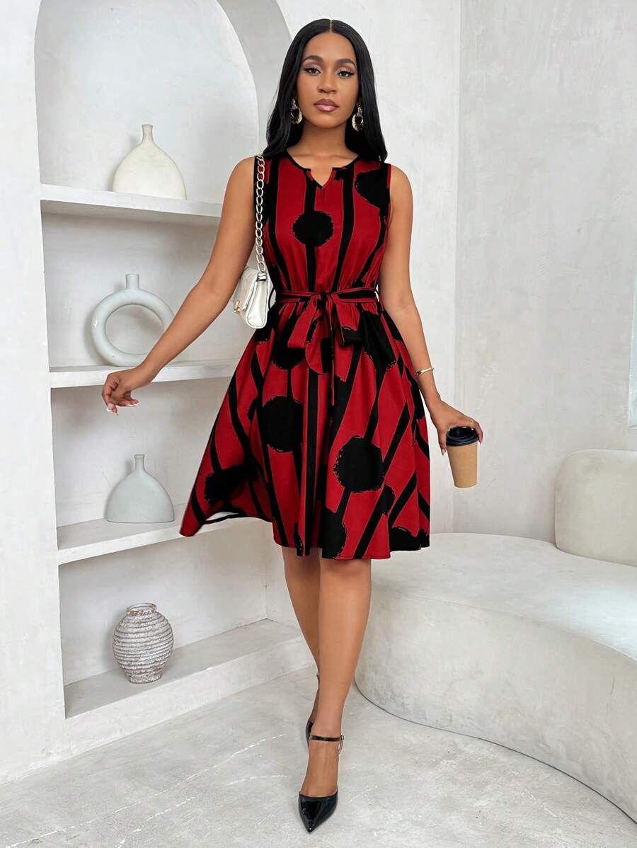 Vivienne | Elegant Geometrisk Print Båndliv Kjole