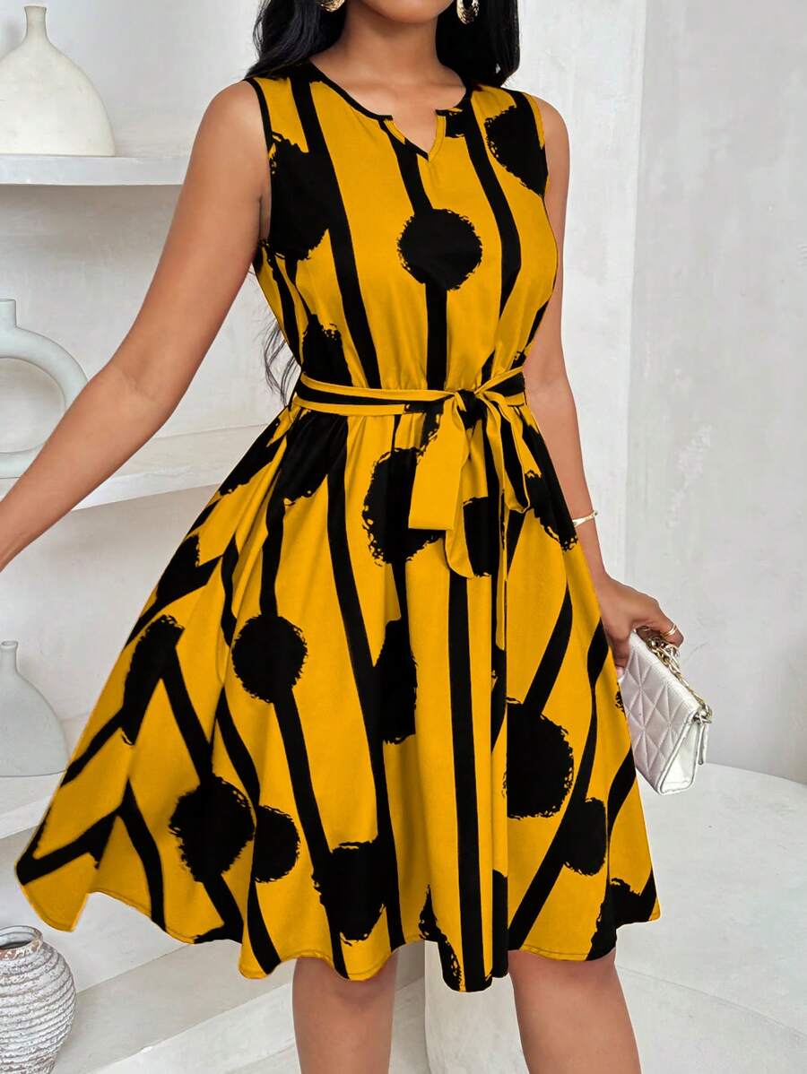 Vivienne | Elegant Geometrisk Print Båndliv Kjole