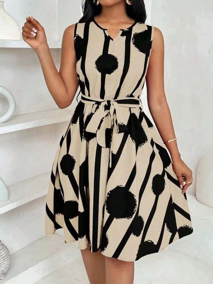 Vivienne | Elegant Geometrisk Print Båndliv Kjole