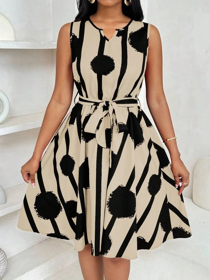 Vivienne | Elegant Geometrisk Print Båndliv Kjole