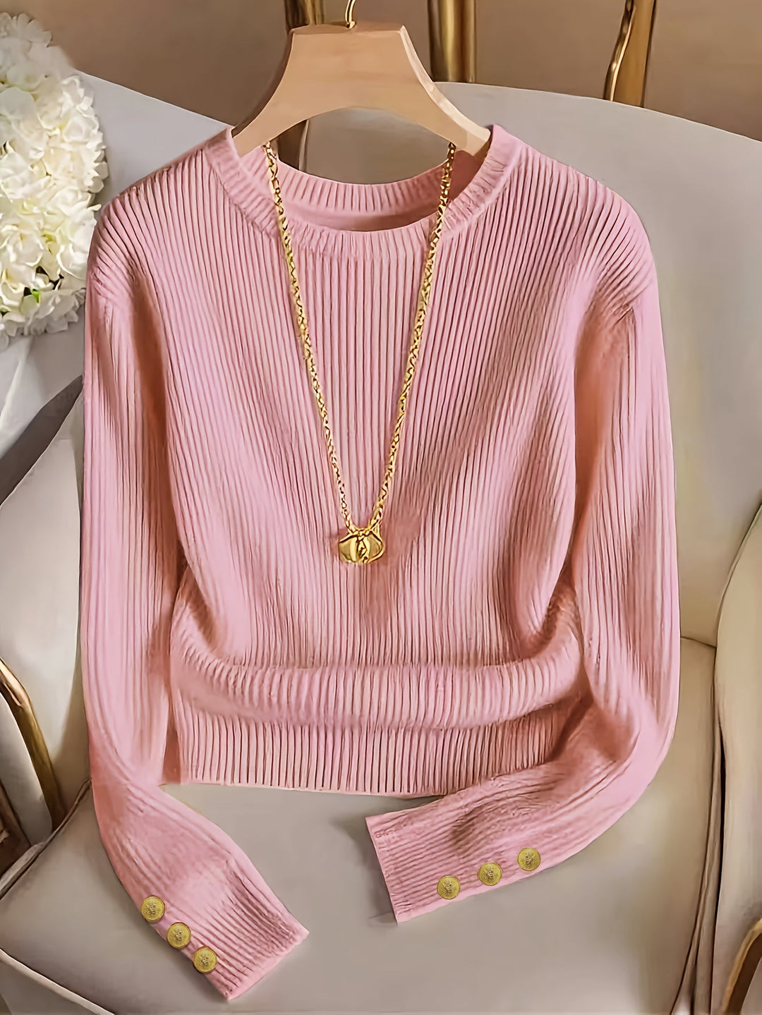 Gretchen | Ribbet Sweater med Knapmanchetter