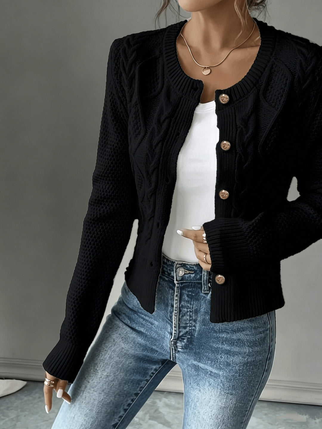 Eleanora | Kabelstrikket Cardigan med Knapper