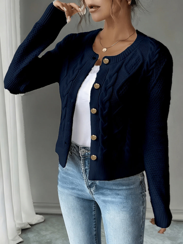 Eleanora | Kabelstrikket Cardigan med Knapper