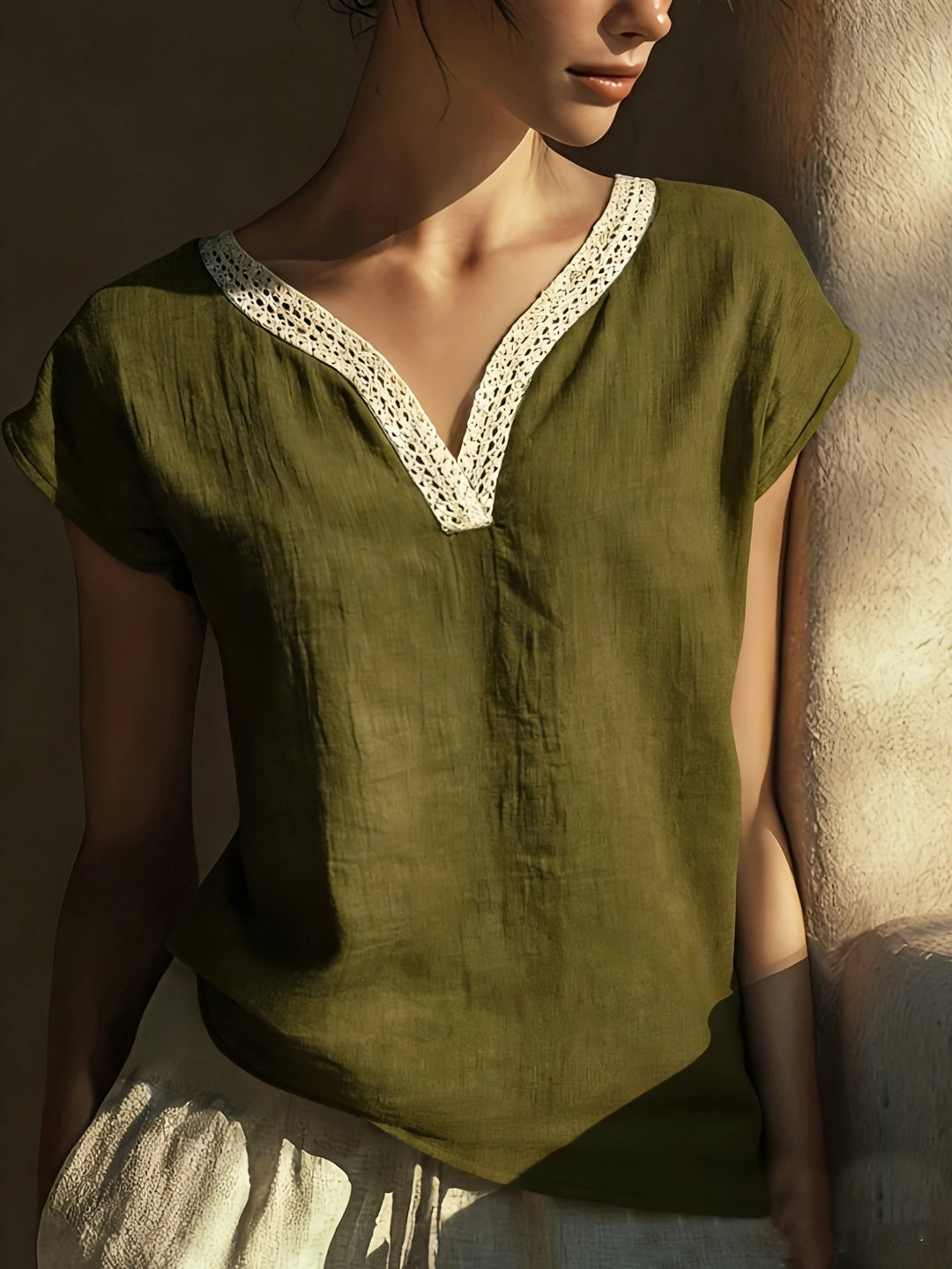 Bonnie | Bluse med V-hals og Blondekant