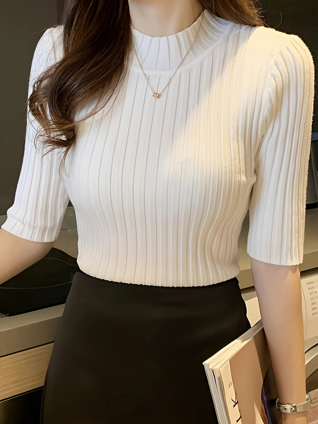Verity | Ribbede Mock-Neck Top