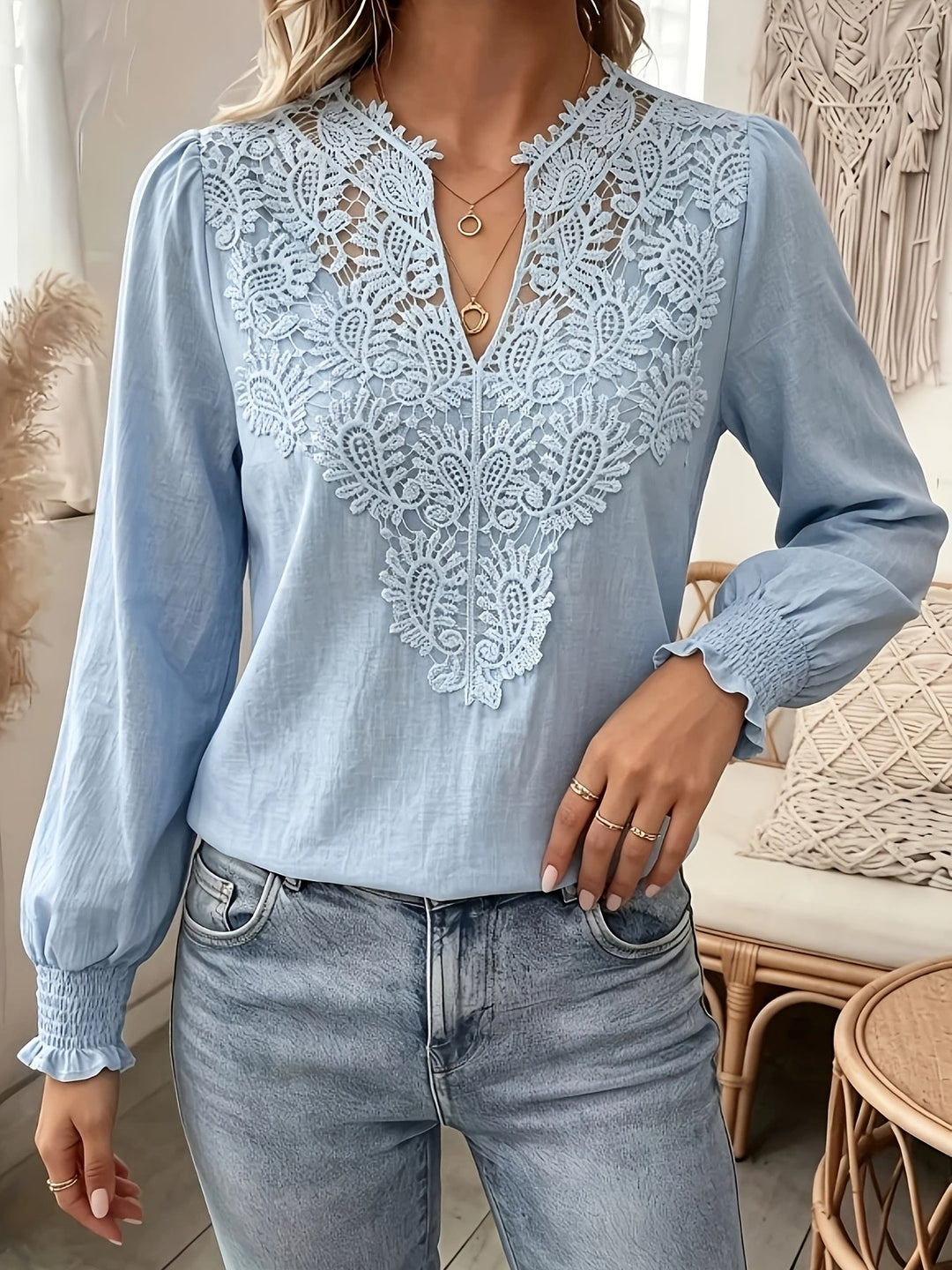Delia | Broderet V-Hals Bluse