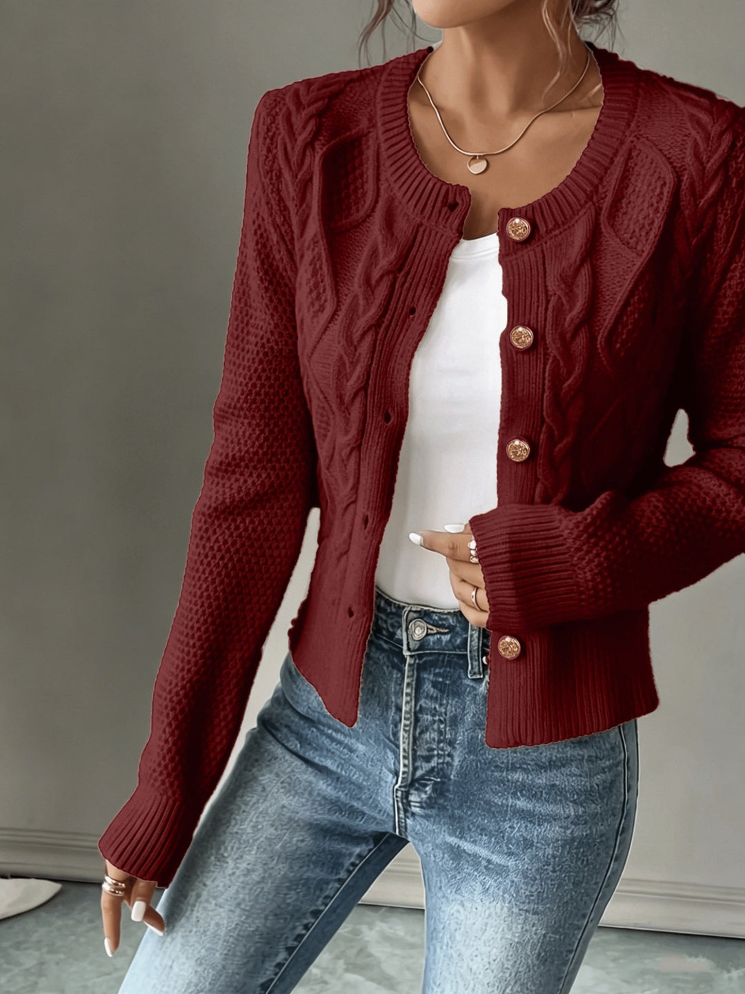 Eleanora | Kabelstrikket Cardigan med Knapper
