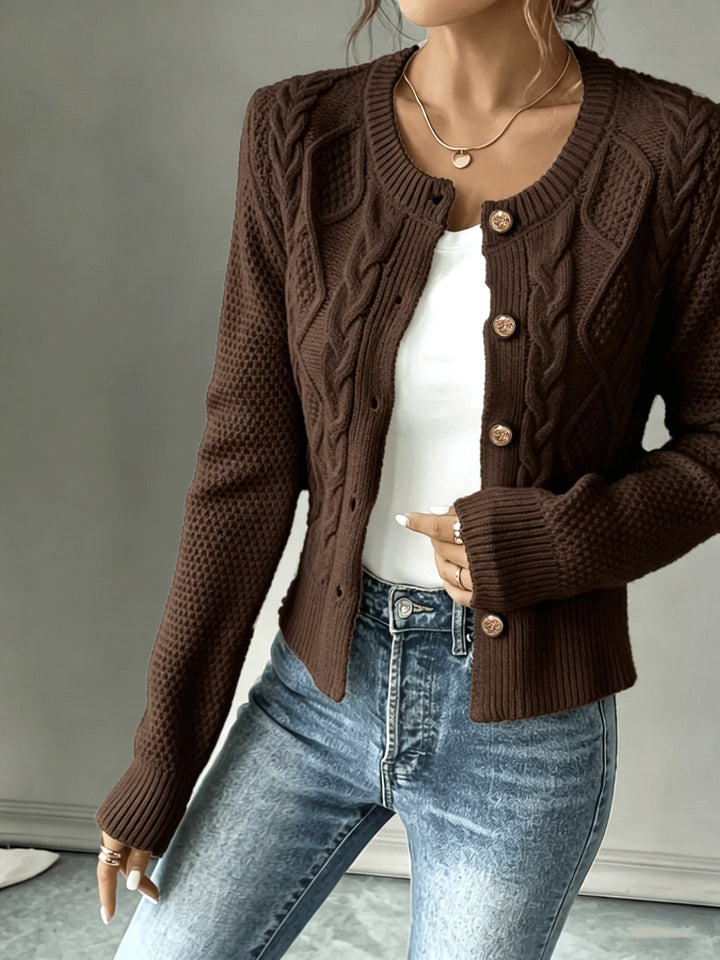 Eleanora | Kabelstrikket Cardigan med Knapper