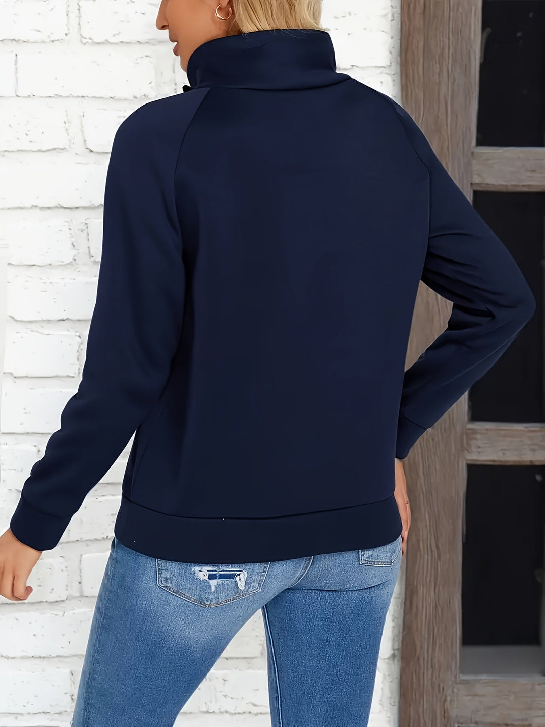 Kirsten | Sweatshirt med knapdetalje og ståkrave