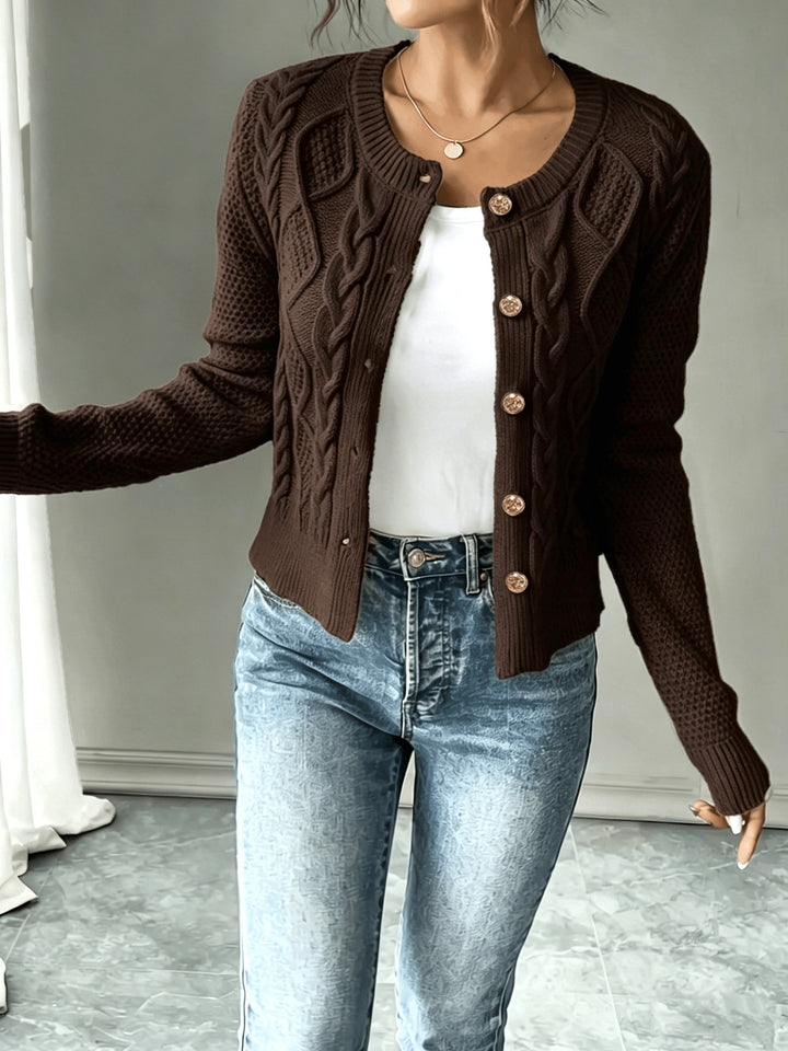 Eleanora | Kabelstrikket Cardigan med Knapper