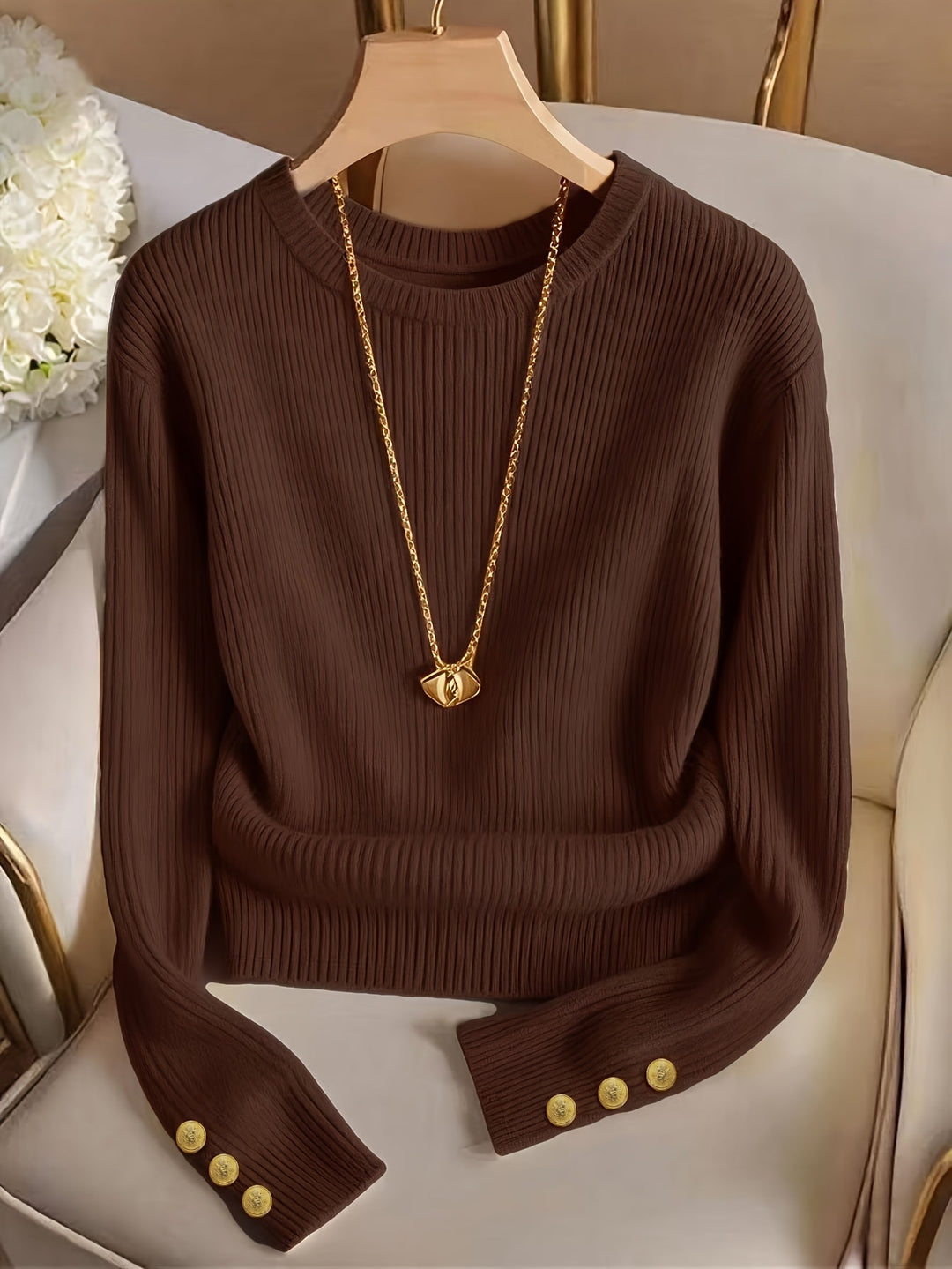 Gretchen | Ribbet Sweater med Knapmanchetter
