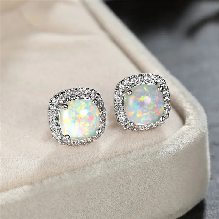 Rhonda | Elegant Hvid Fire Opal Runde Øreringe