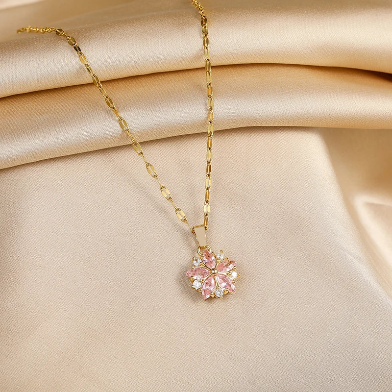 Sandra | Elegant Sakura Rose Halskæde