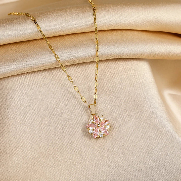 Sandra | Elegant Sakura Rose Halskæde