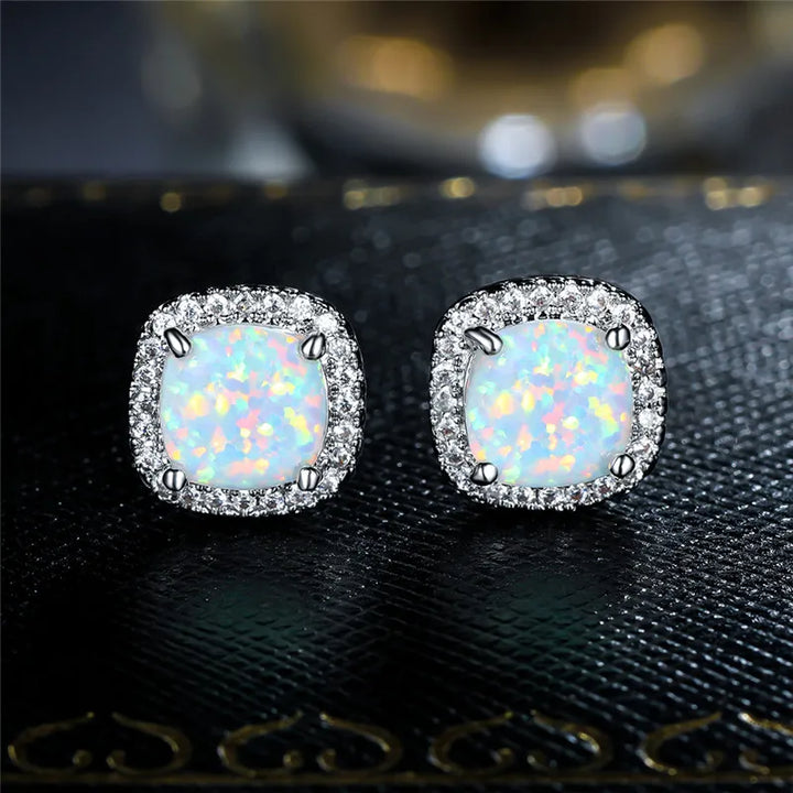Rhonda | Elegant Hvid Fire Opal Runde Øreringe
