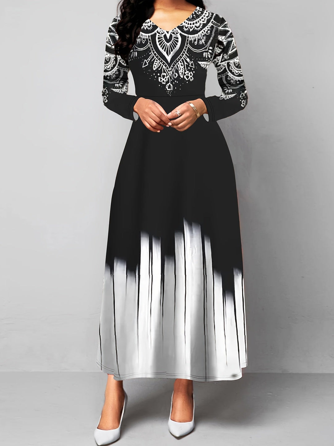 Nadia | Ornate Print Flared Maxi Kjole