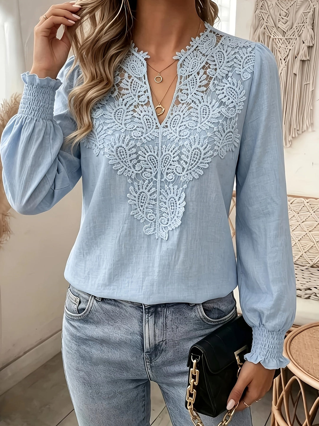 Delia | Broderet V-Hals Bluse