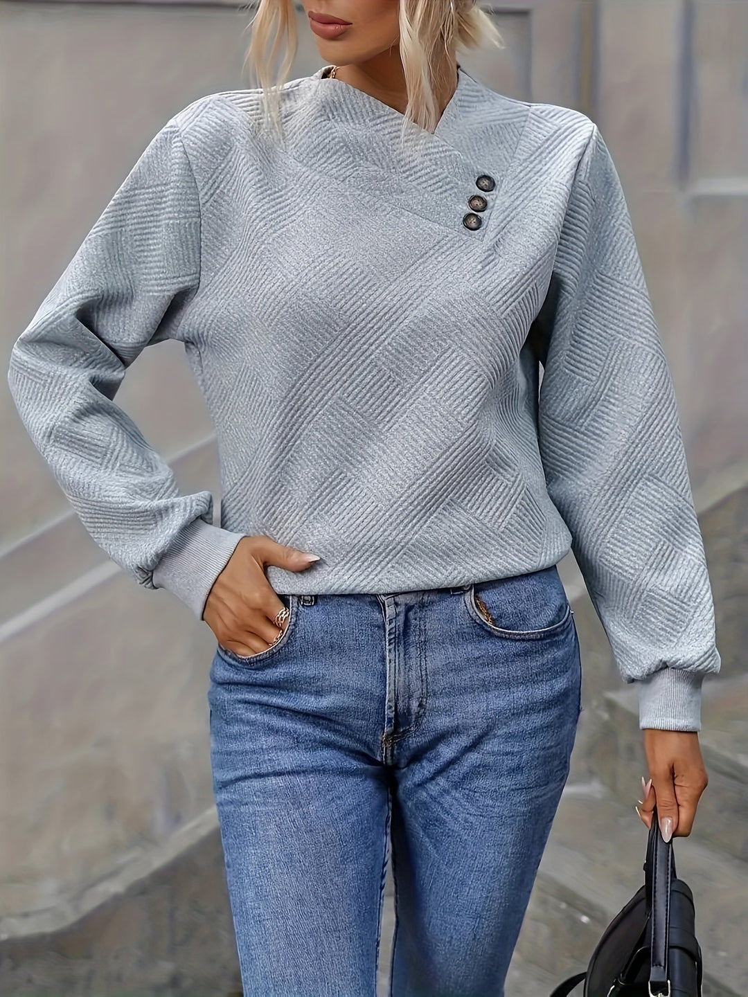 Nadine | Asymmetrisk Knap-Hals Sweater