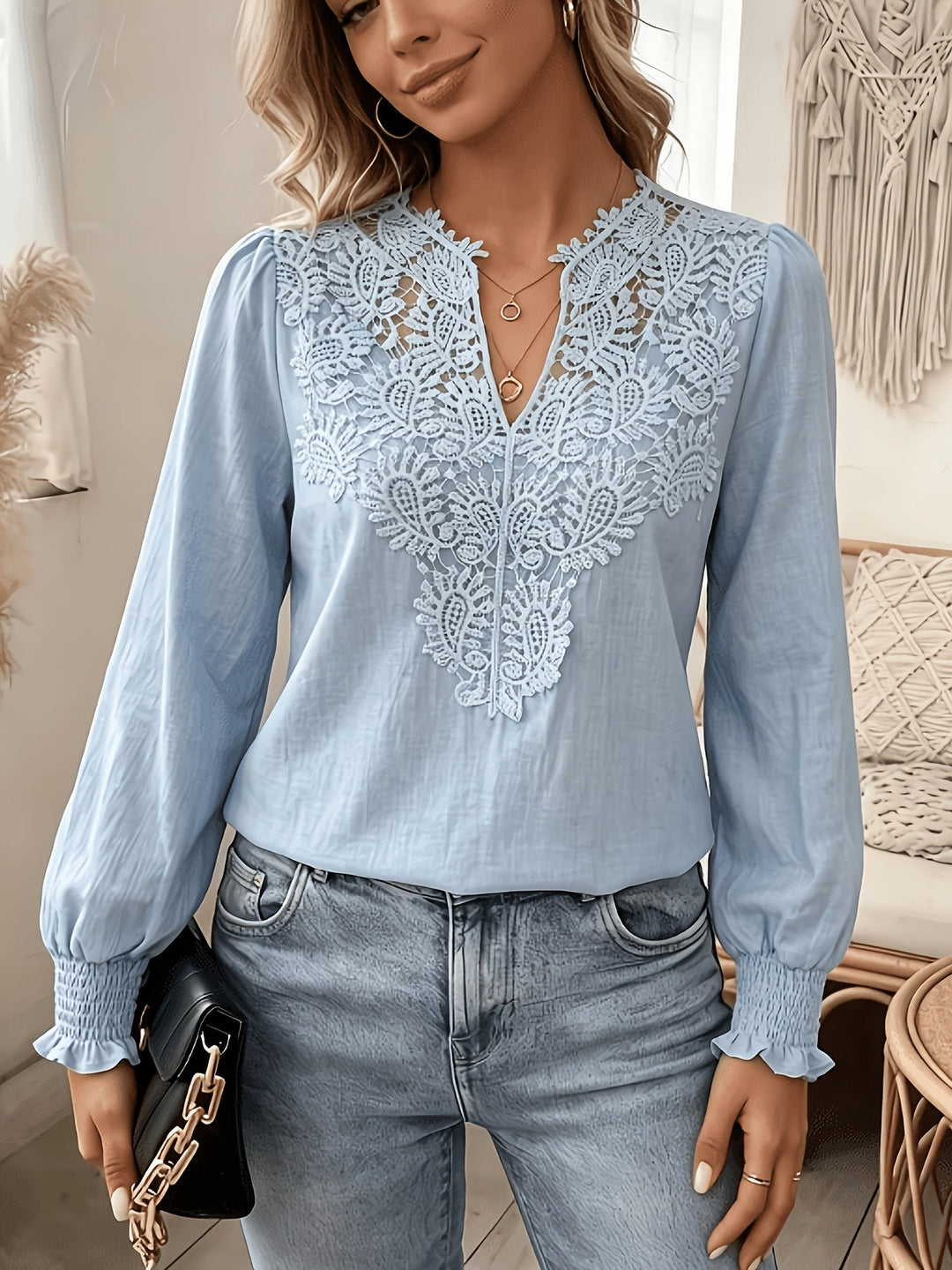 Delia | Broderet V-Hals Bluse