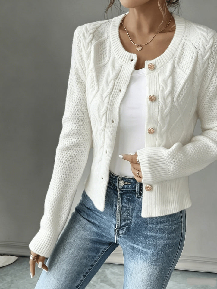 Eleanora | Kabelstrikket Cardigan med Knapper