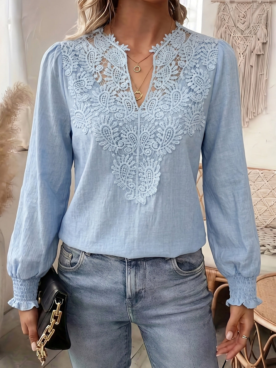Delia | Broderet V-Hals Bluse