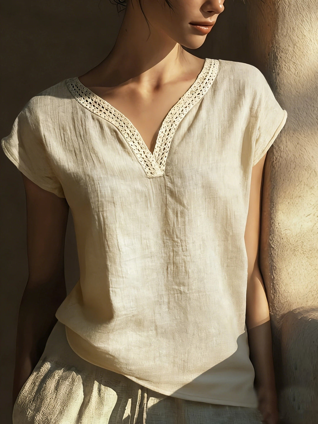 Bonnie | Bluse med V-hals og Blondekant