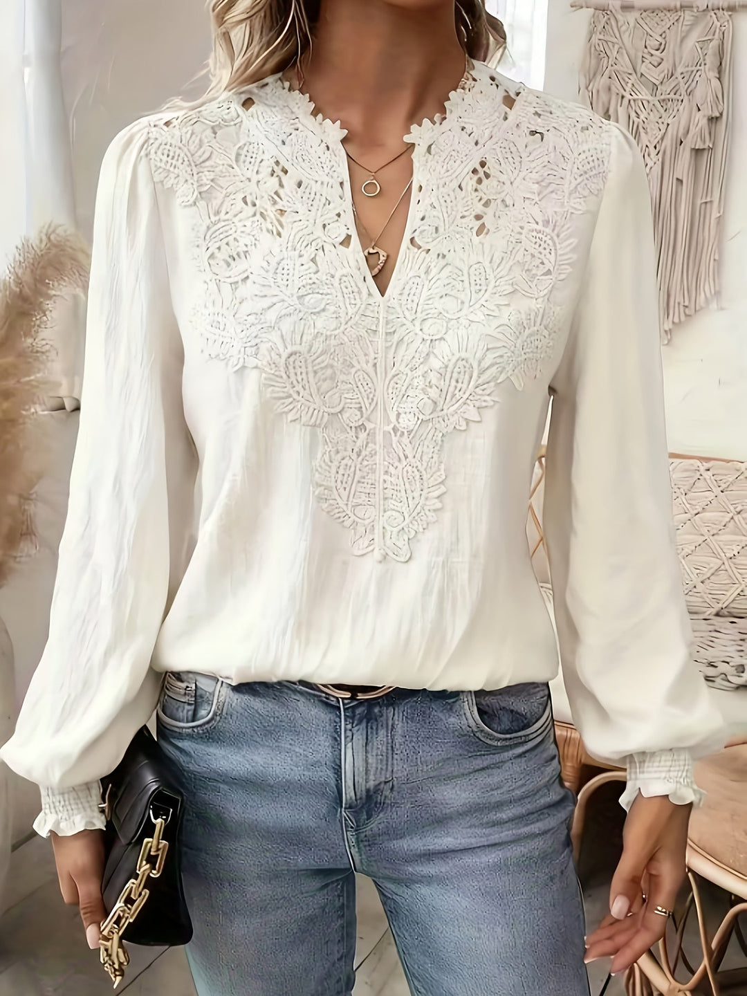 Delia | Broderet V-Hals Bluse